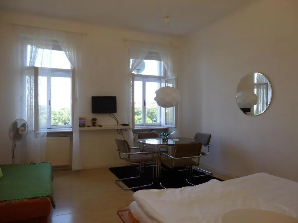 Haus Max 2*, Vienna