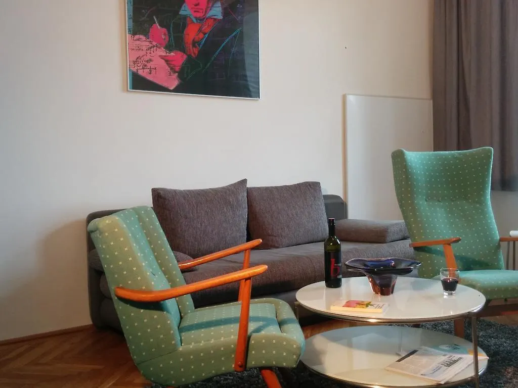 Haus Max 2*, Vienna