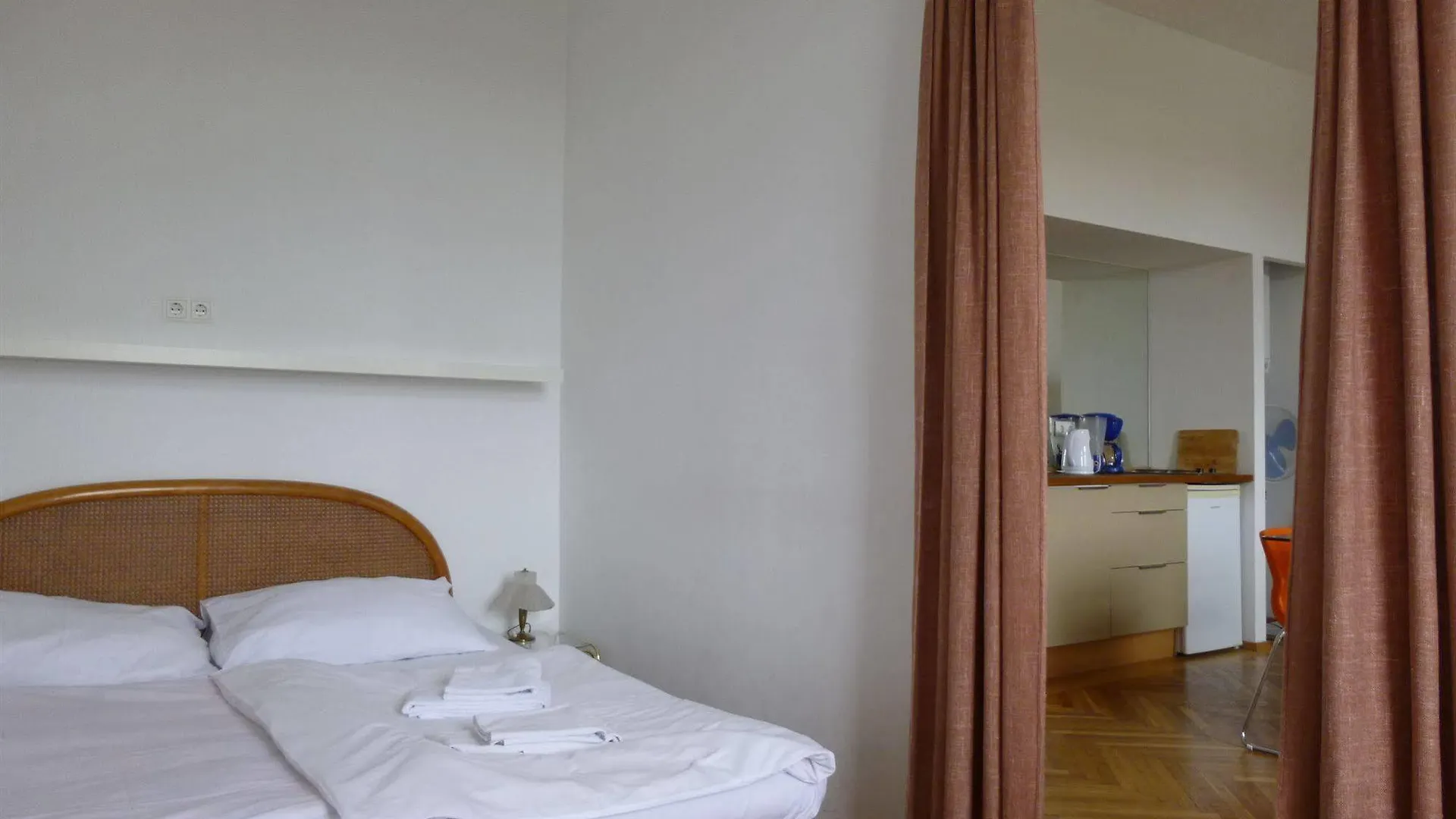 Apartments Maximillian Viena Apartahotel