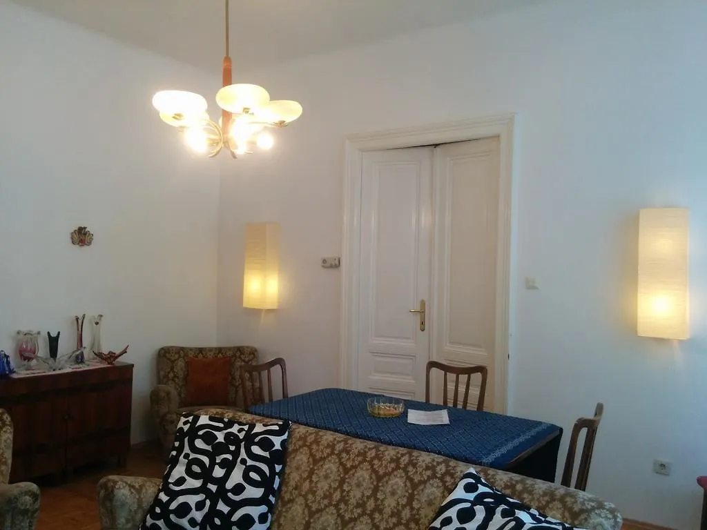 ** Aparthotel Apartments Maximillian Vienna Austria