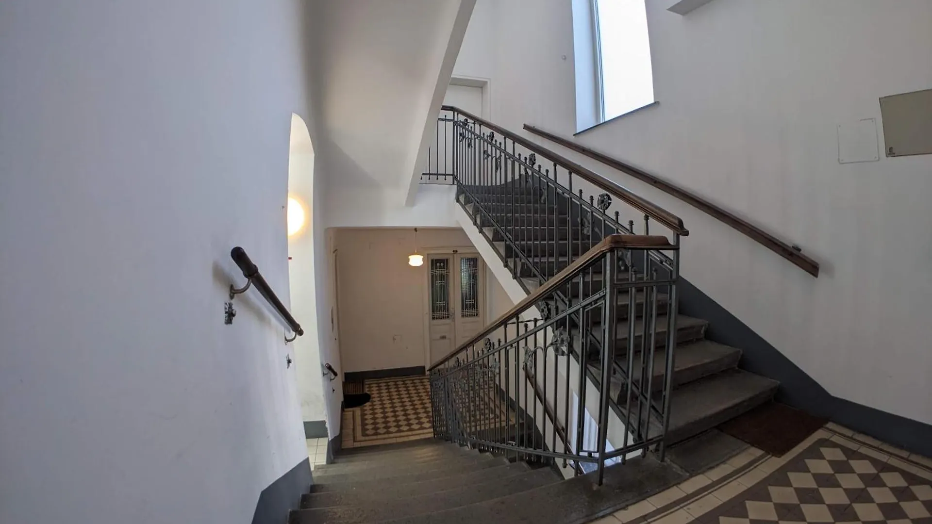 Apartments Maximillian Vienna 2*,  Austria
