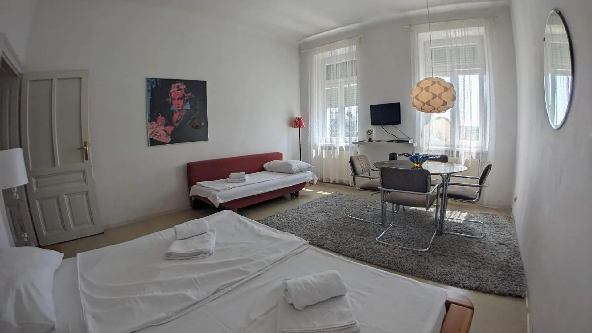 Apartments Maximillian Vienna 2*,
