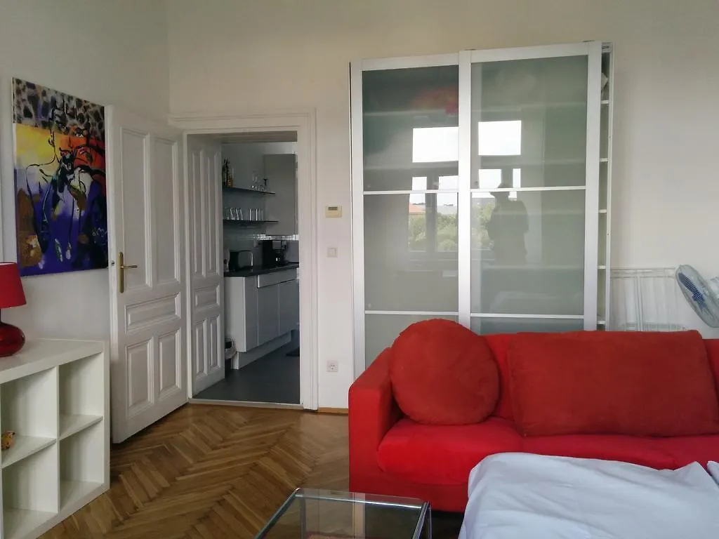 Apartments Maximillian Vienna 2*,