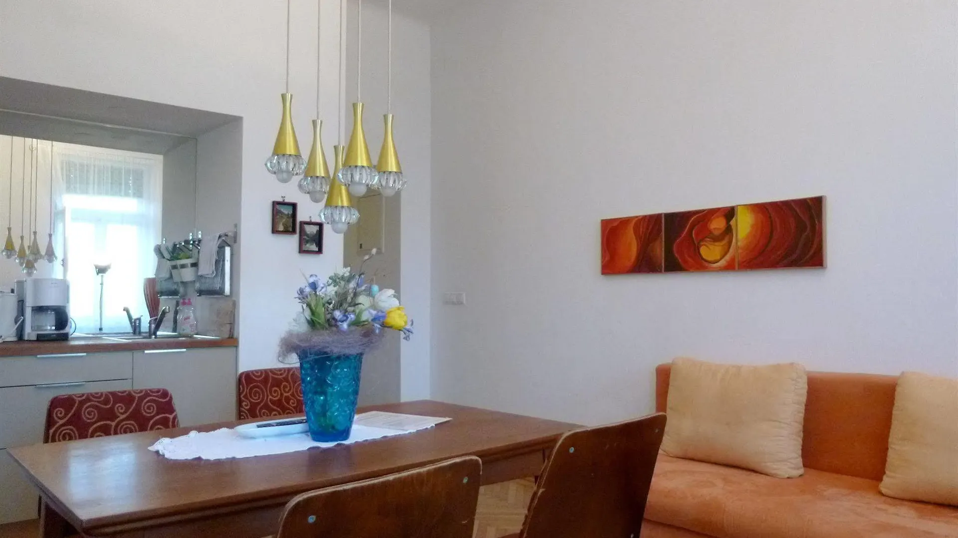 Apartments Maximillian Vienna 2*,
